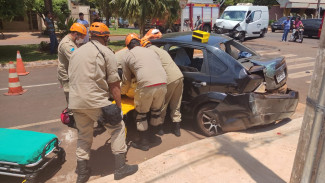 Mais um grave acidente registrado na manhã desta sexta-feira em Dourados (Imagem: Adilson Domingos) Mais um grave acidente registrado na manhã desta sexta-feira em Dourados (Imagem: Adilson Domingos)